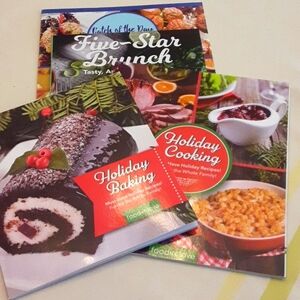 Assorted mini cookbooks.